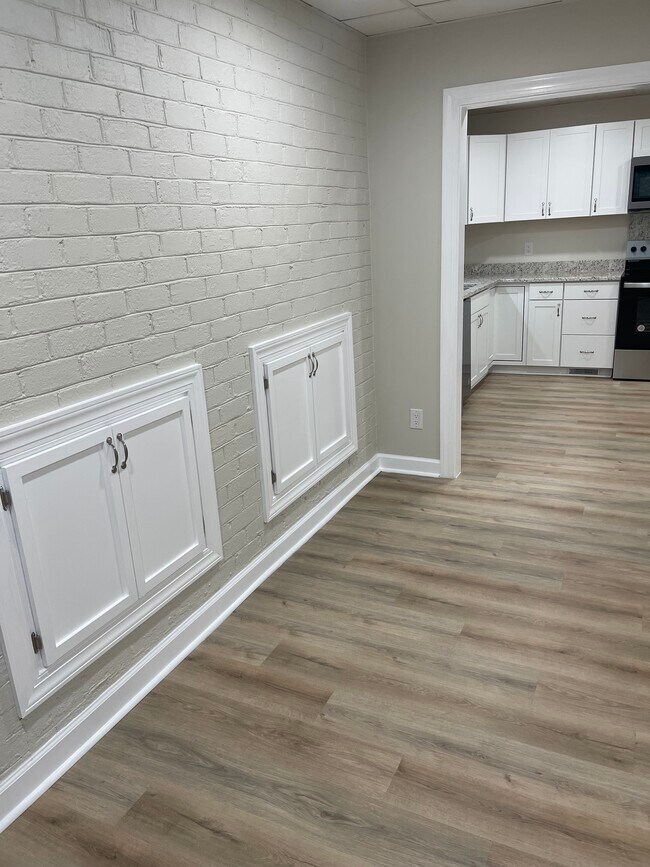 Building Photo - 100 Laurel Hill Cir