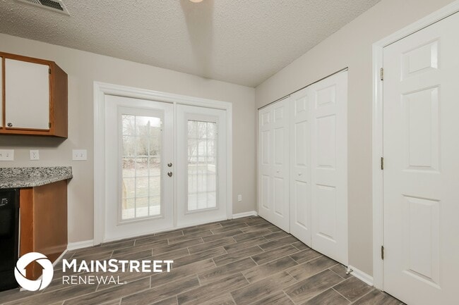 Building Photo - 3806 Dartford Dr