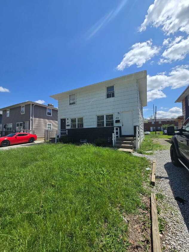 Primary Photo - 452 S Napoleon Ave