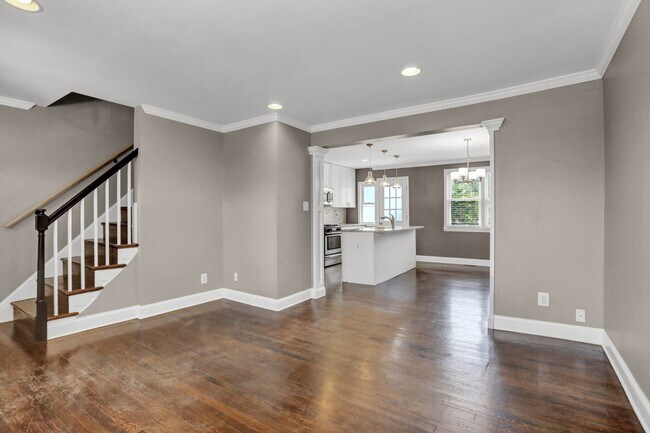 Building Photo - Spacious 3-Bedroom Townhome with Modern Am...