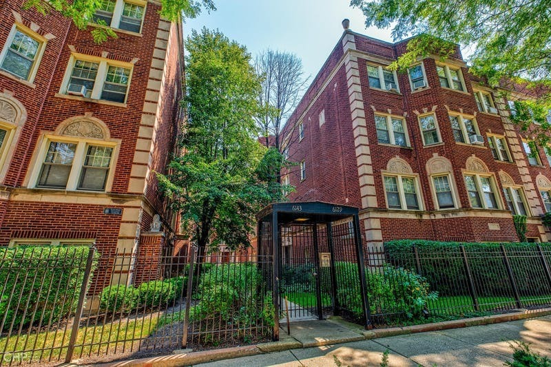 Foto principal - 6133 N Hoyne Ave