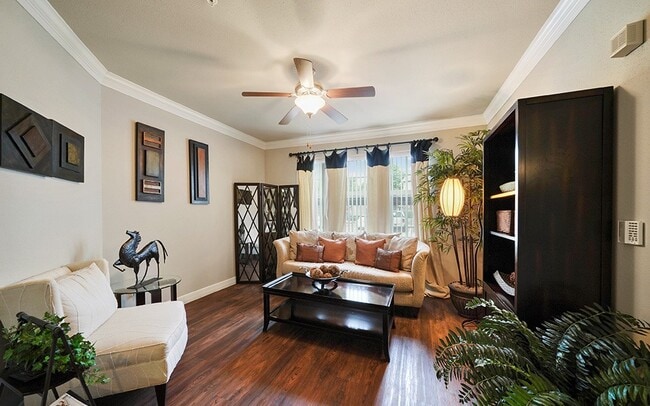 Interior Photo - River Pointe