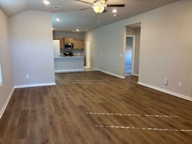 Building Photo - Newly Built! First month free!