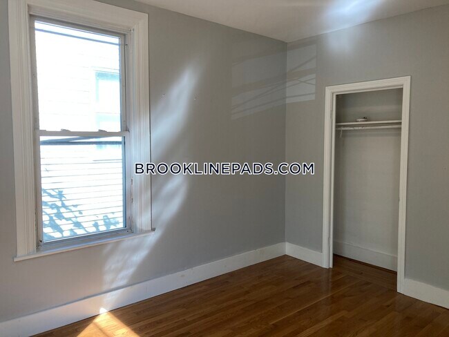 Building Photo - 112 Chestnut St