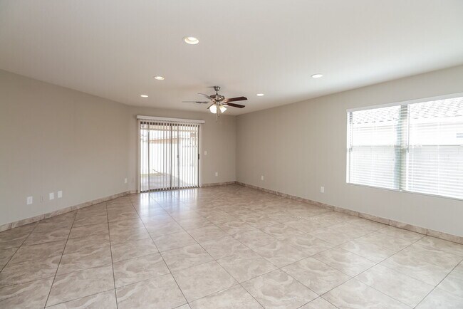 Foto del edificio - 2768 W San Carlos Ln