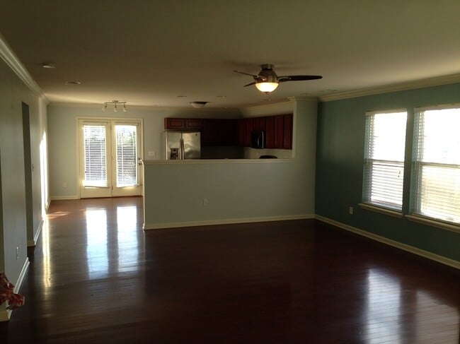 living rm 1 - 996 Applecross Dr