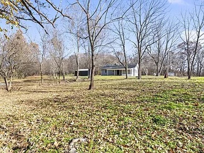 Building Photo - 3 Bed 2 Bath on 4.83 acres of Land Availab...