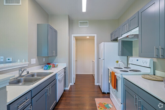 2 habitaciones, 2 baños - 869 pies cuadrados - Cocina - Crystal Falls Crossing