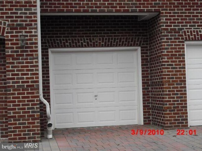 Building Photo - 5800 Clipper Ln