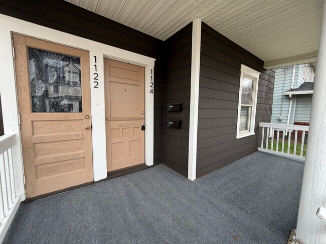 Foto del edificio - 1122-1124 Hoover Pl NW Canton Oh 44703   .UA .T1