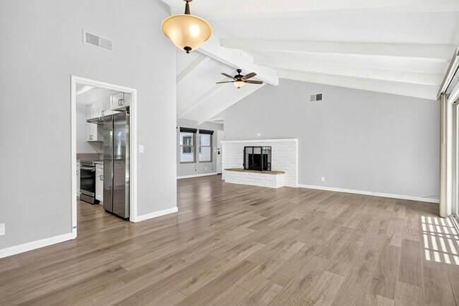 Foto del edificio - 28147 Queensbridge Rd