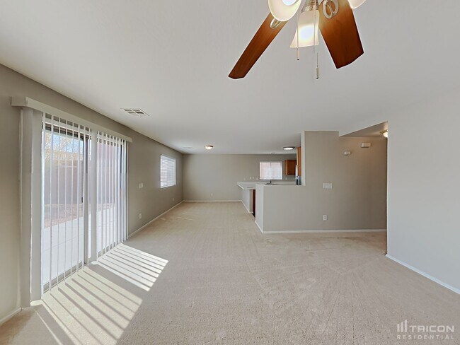 Foto del edificio - 23443 W Harrison Dr