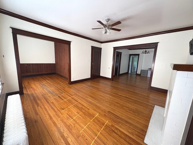 Building Photo - 112 S Taylor Ave