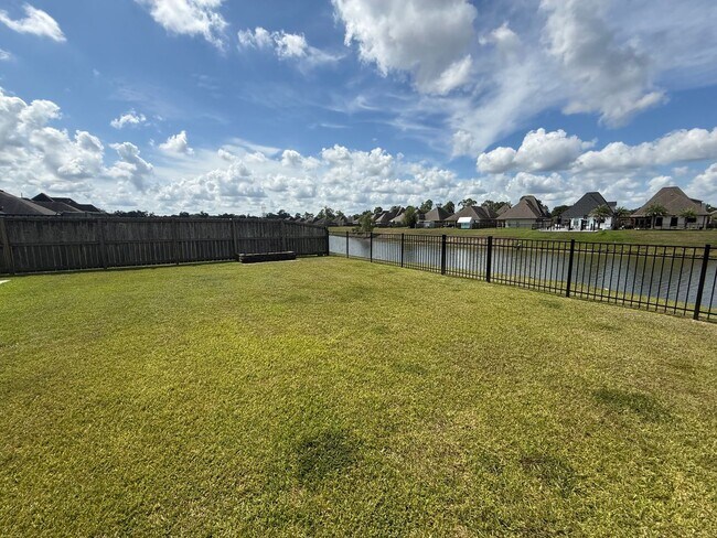 Building Photo - 17612 Waterloo Dr