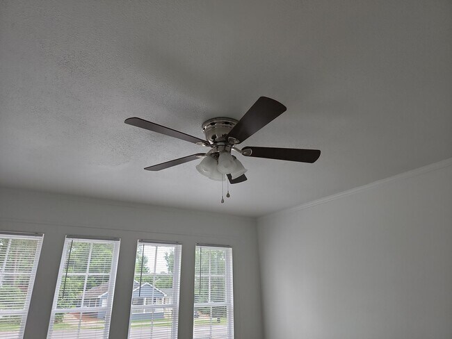 Building Photo - Completely Remodeled Cottage style home fo...