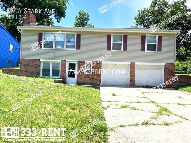 Building Photo - HUGE House in Raytown For You and Your Fam...
