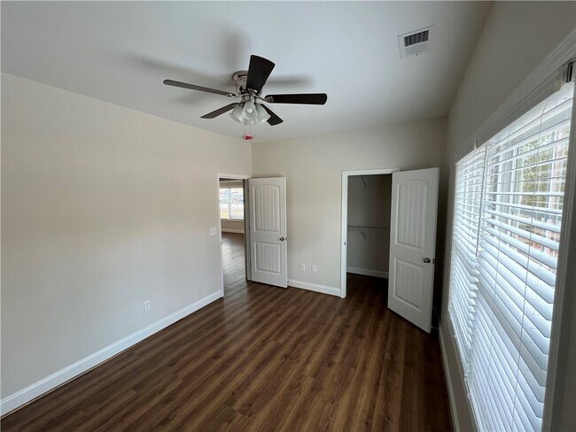 Foto del edificio - 104 Oak Ln