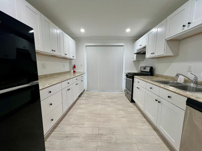 Foto del edificio - Stunning 2-Bedroom Townhome in the heart of Passyunk Square! Available NOW!