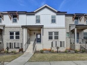 Building Photo - 2756 Devon Vale St