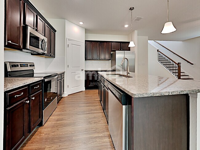 Building Photo - 417 Sandstone Dr
