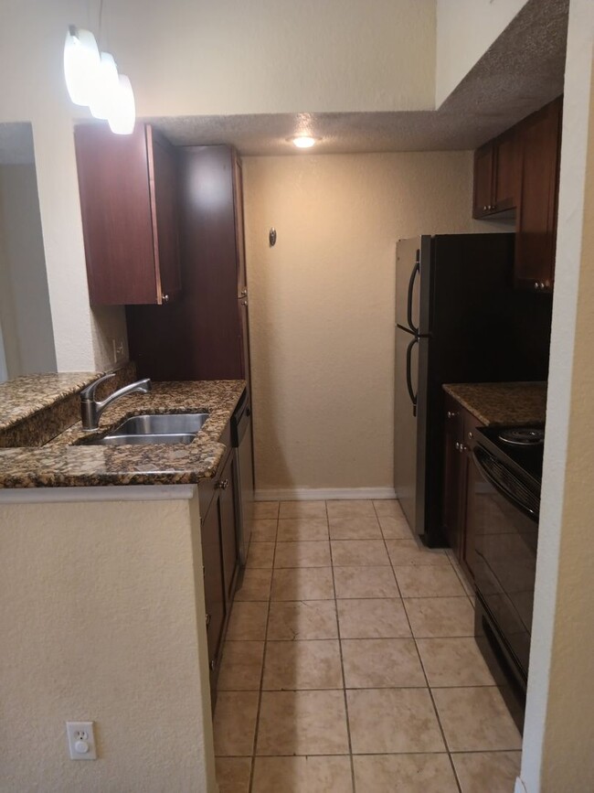 Building Photo - 1 bed 1 Bath Villa Medici