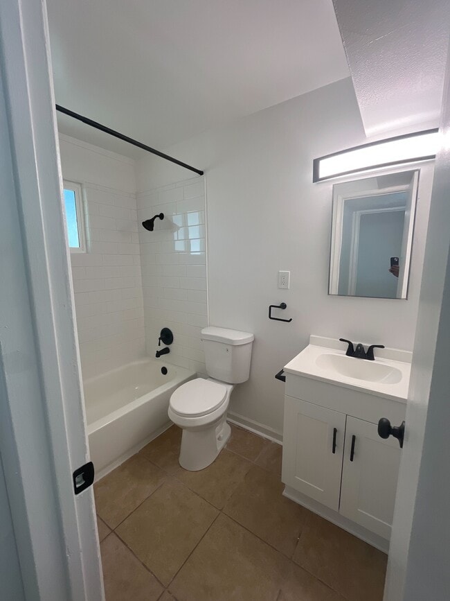 Bathroom - 1433 S Kenneth Pl