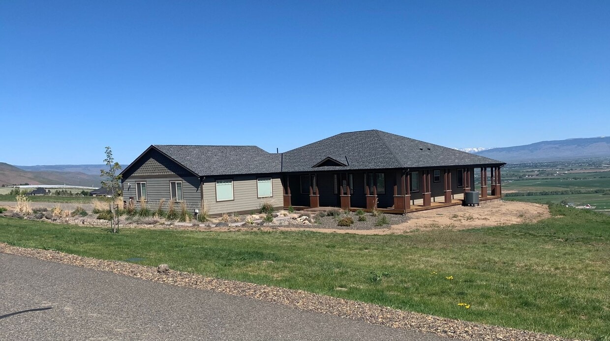 Foto principal - House On the Hill with Beautiful Views!