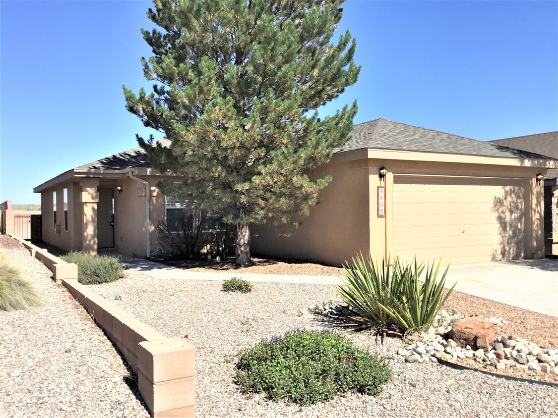 Primary Photo - 9605 Mogollon Dr NW
