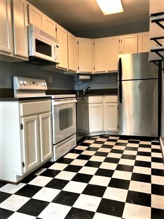 Foto del edificio - 1741 N Troy St