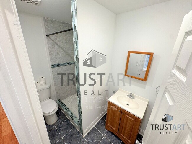 Building Photo - 2025 N 4th St