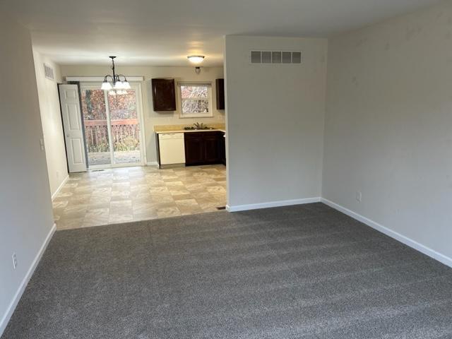 Building Photo - 619 Red Oak Ln
