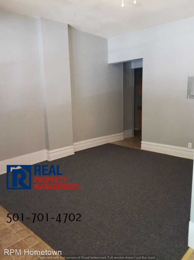 Building Photo - Studio, 1 bath House - 640 Park Ave. Unit B