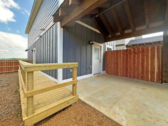 Building Photo - 3 Bedroom/2 Bathroom New Construction Town...