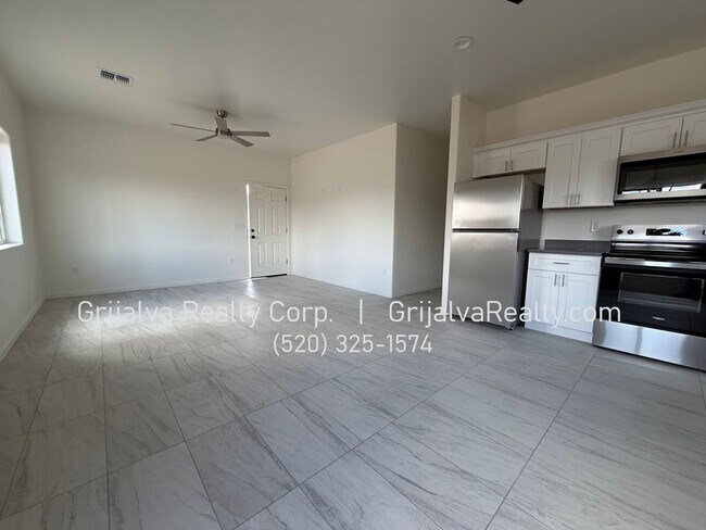 Foto del edificio - BRAND NEW BUILD! 3 BD, 2 BA and 2 BD, 1 BA Duplex Units  (Irvington/6th Ave)