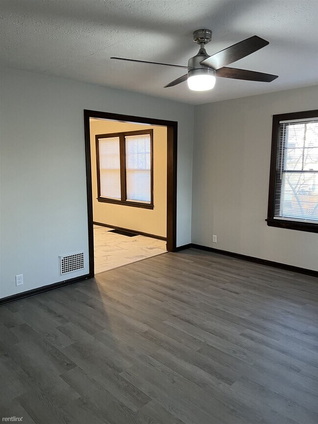 Foto del edificio - 2 br, 1 bath Duplex - 5250 East Market Str...