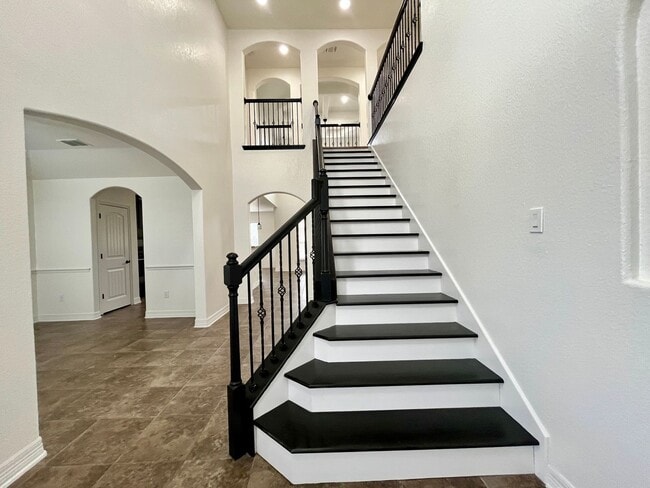Building Photo - *Spacious 5 Bedroom, 3.5 Bath Home in Northeast San Antonio* minutes from Randolph AFB and Ikea!!
