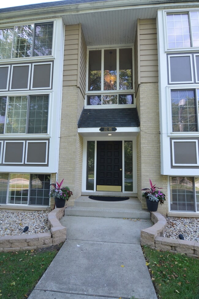 Building Photo - 372 S Eastern Ave