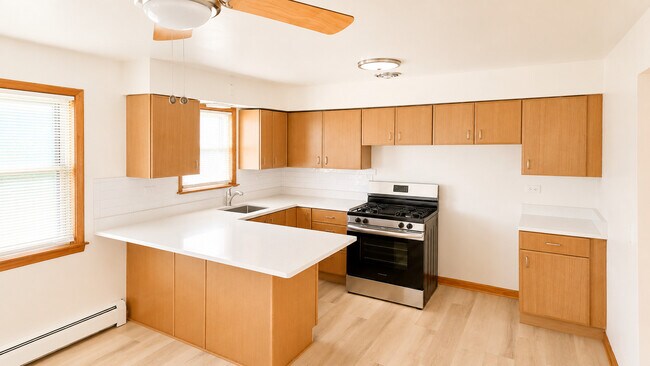 Foto del edificio - 5834 W Montrose Ave
