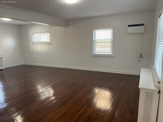 Foto del edificio - 64-33 184th St