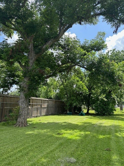 Building Photo - 3914 Kashmere St