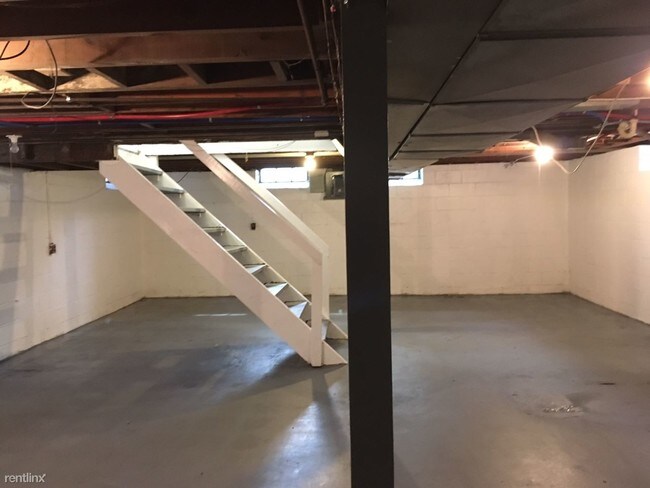 Building Photo - 18040 Tracey St