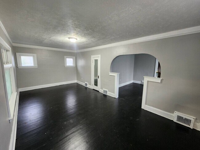 Foto del edificio - Charming 3-Bedroom Property in Prime Location