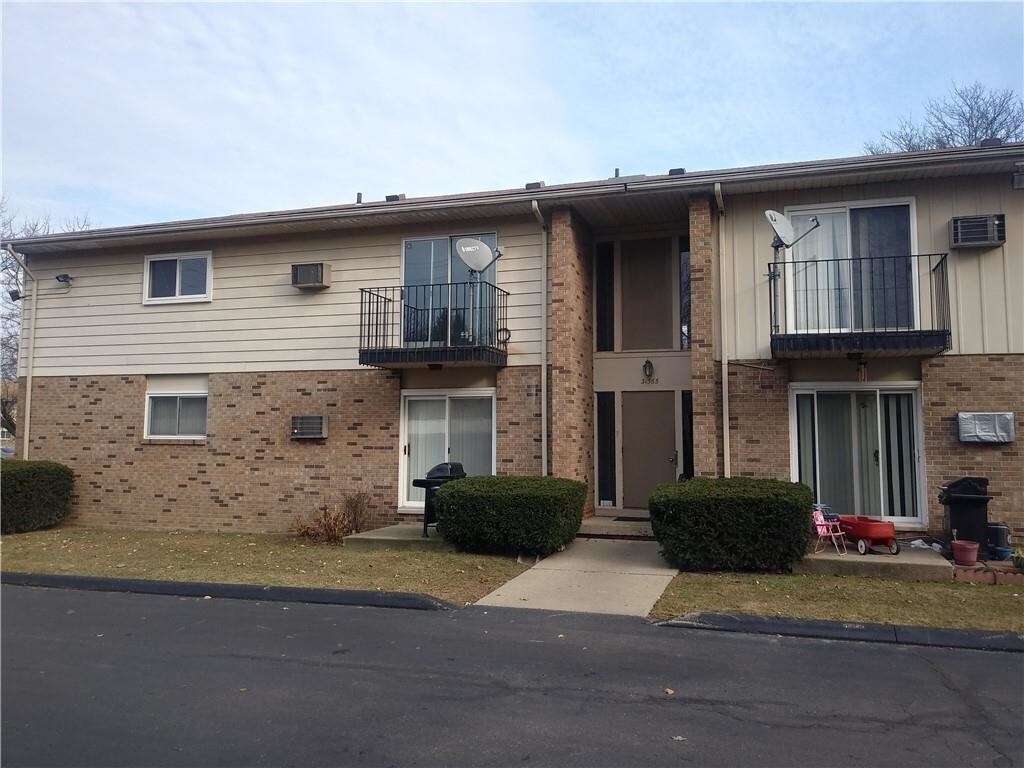 Foto principal - 31565 Fraser Dr