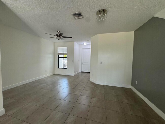 Foto del edificio - 2037 Oysterwood Ln
