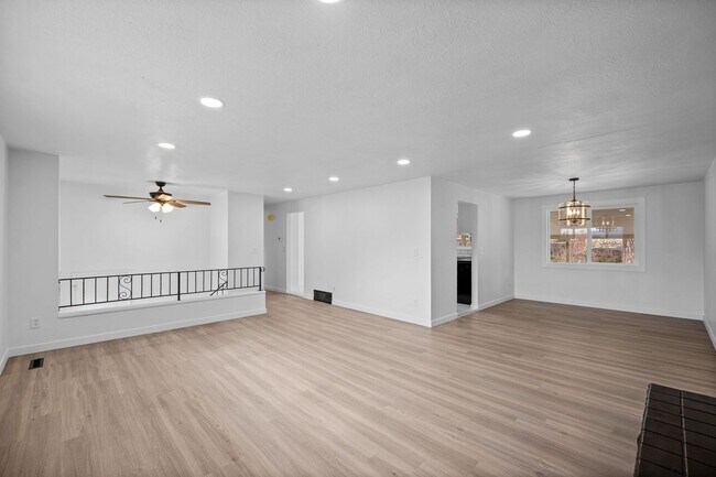 Foto del edificio - Beautiful South Valley Home! Available Now!