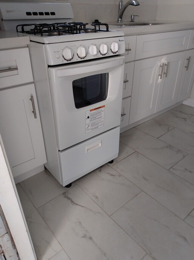 Foto del edificio - 4446 W 171st St