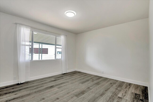 Building Photo - 1313 Zuni Ln