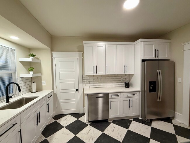 Building Photo - 1521 Rhode Island St