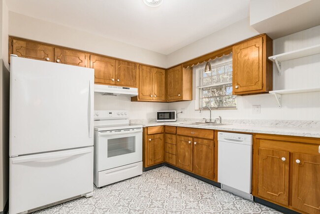 Building Photo - 1083 Norway Dr