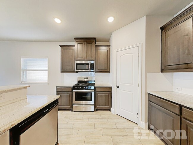 Foto del edificio - 7708 Cottonwood Dr